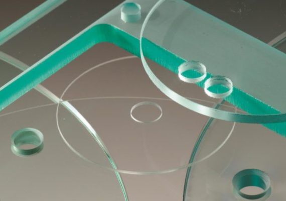 Glass panel cut on the waterjet
